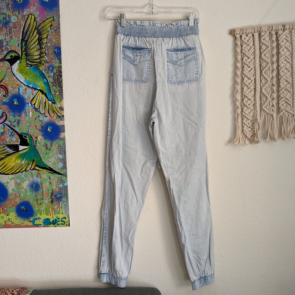 Elan NWT Cotton Chambray Light Blue Joggers Crop Pants Smock Waist Size Small - Picture 2 of 8
